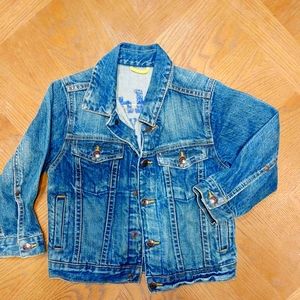 4T boy Jean jacket inner pockets and outer as well.